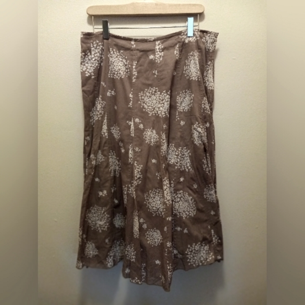 Coldwater Creek Midlength Full Skirt is Women's Size M